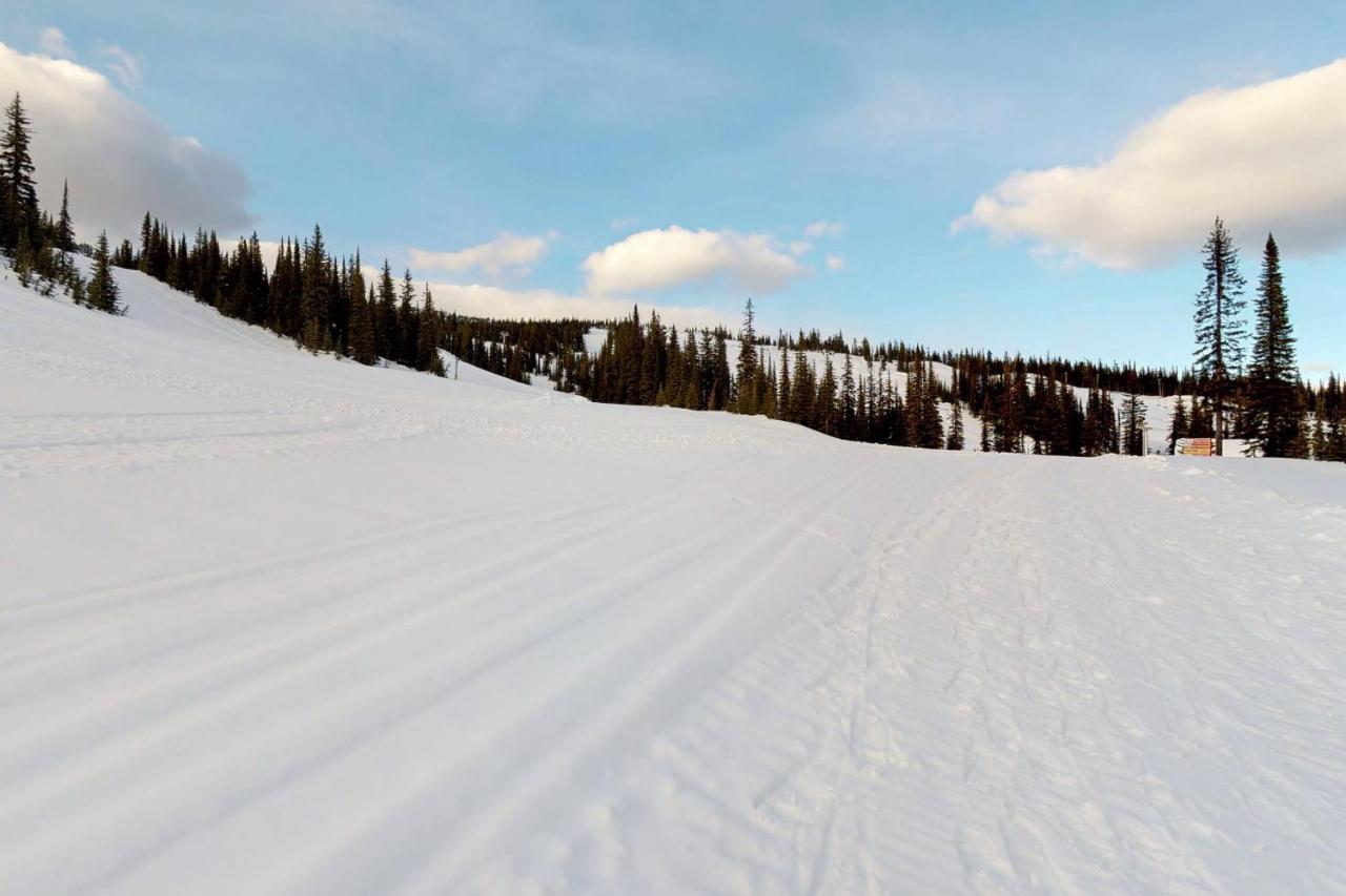 Snowbirds Villa Big White Ski Resort Bagian luar foto